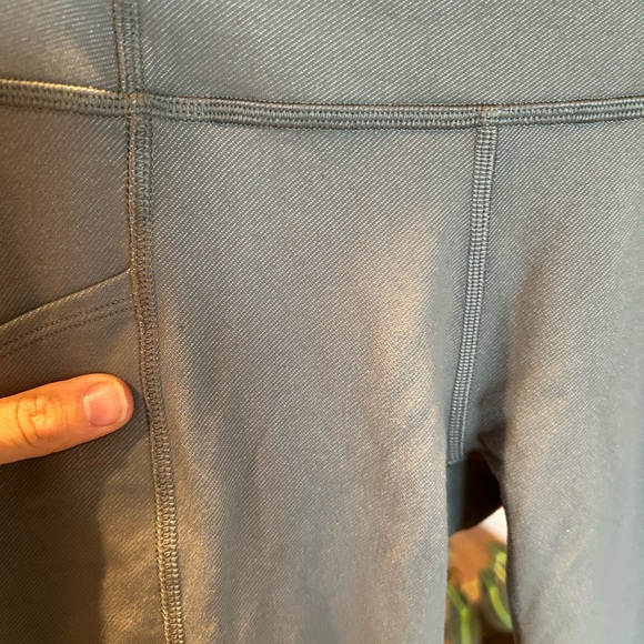 Lululemon Scenic Route Leggings in EUC - Picture 12 of 16